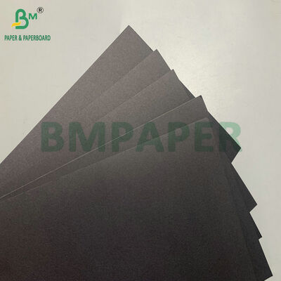 طلاء ناعم متطاطي الدرجة الأولى الثقيلة 300 غرامة الورق المقوى الأسود للليزر / الطباعة بالدبوس الملصقات وتركيب الصور