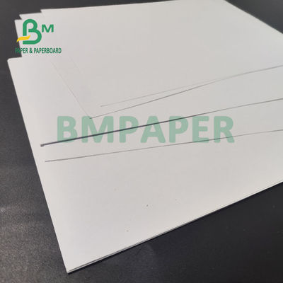 ورق إزاحة نص الكتاب غير المطلي 60 رطلاً 70 رطلاً للمغلف أبيض فائق 23 × 36 بوصة