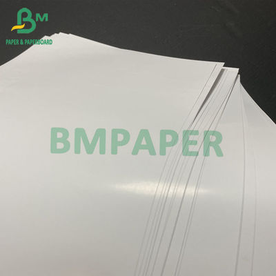 157 جم / م 2 ورق فني أبيض C1S C2S 54 بوصة عرض × 210 م طول 3 بوصات الأساسية