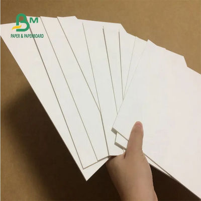 طلاء صفائح من الورق المقوى الأبيض الرقائقي 72 × 102 سم 1 مم 2 مم 3 مم لصندوق الهدايا