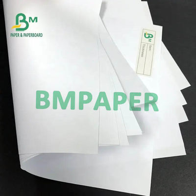 لفة الورق البيضاء جامبو القابلة لإعادة التدوير 50gsm 53gsm 60gsm 65cm 100cm