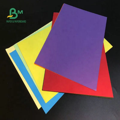 180gr 200gr 230gr بطاقات عادية حمراء زرقاء قابلة للتحلل لغلاف الكتب الصلبة 65 × 100 سم
