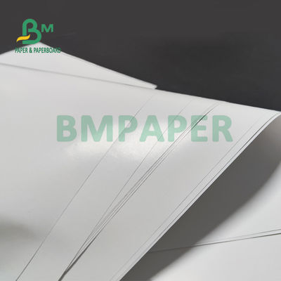 ورق أبيض C2S عالي اللمعان 200GSM للمجلة 24 `` × 36 '' سطح موحد