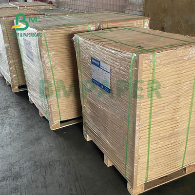 ورق أبيض C2S عالي اللمعان 200GSM للمجلة 24 `` × 36 '' سطح موحد