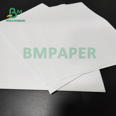 50gsm 55gsm ورق أبيض غير مصقول Woodfree بوند لطباعة الكتب 66 × 106 سم