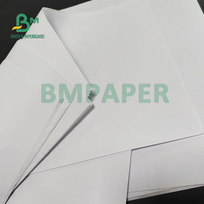 50gsm 55gsm ورق أبيض غير مصقول Woodfree بوند لطباعة الكتب 66 × 106 سم