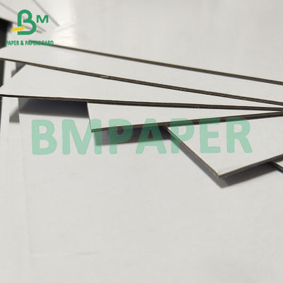 صلابة عالية و صلابة مزدوجة الجانبين اللوحة المزدوجة المطلية باللون الأبيض 540gsm 1mm لصندوق تعبئة المنتج