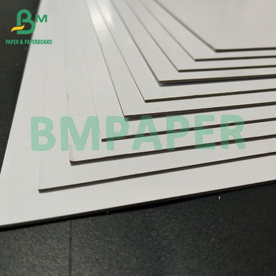 صلابة عالية و صلابة مزدوجة الجانبين اللوحة المزدوجة المطلية باللون الأبيض 540gsm 1mm لصندوق تعبئة المنتج