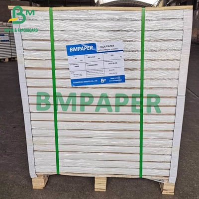 ورق NCR الخالي من الكربون 55GSM 60GSM الكربون الأمامية الخلفية 55GSM 60GSM 66x100cm الحافة 500 ورقة