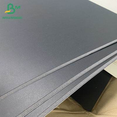 ورق الورق المقوى الأسود / الأبيض المموج 3 طبقات اللون الكامل F اللوح 700mm X 1000mm