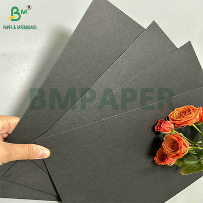 300 غرام 350 غرام ورق أسود صلب غير مغلف لحقيبة التسوق 70 × 100 سم