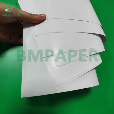 80gsm 120gsm C1S ورق الفن المغطى بالتلألؤ لتحسين جودة الطباعة 70 × 100 سم