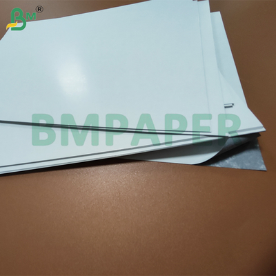 ورق أسود أساسي C2S لامع 310gsm 320gsm لبطاقات اللعب A3 A4 عالي التعتيم