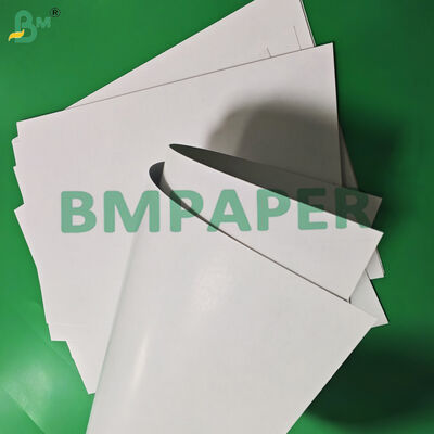300GSM 310GSM لوحة بطاقات اللعب السطح الناعم اللون الأسود 640 × 900mm