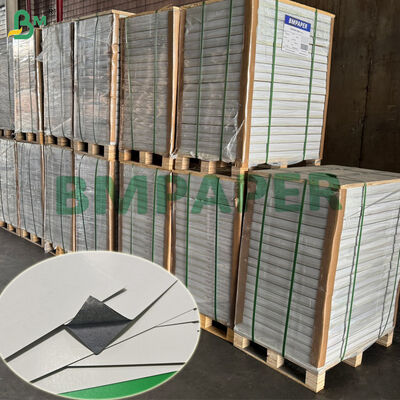300GSM 310GSM لوحة بطاقات اللعب السطح الناعم اللون الأسود 640 × 900mm